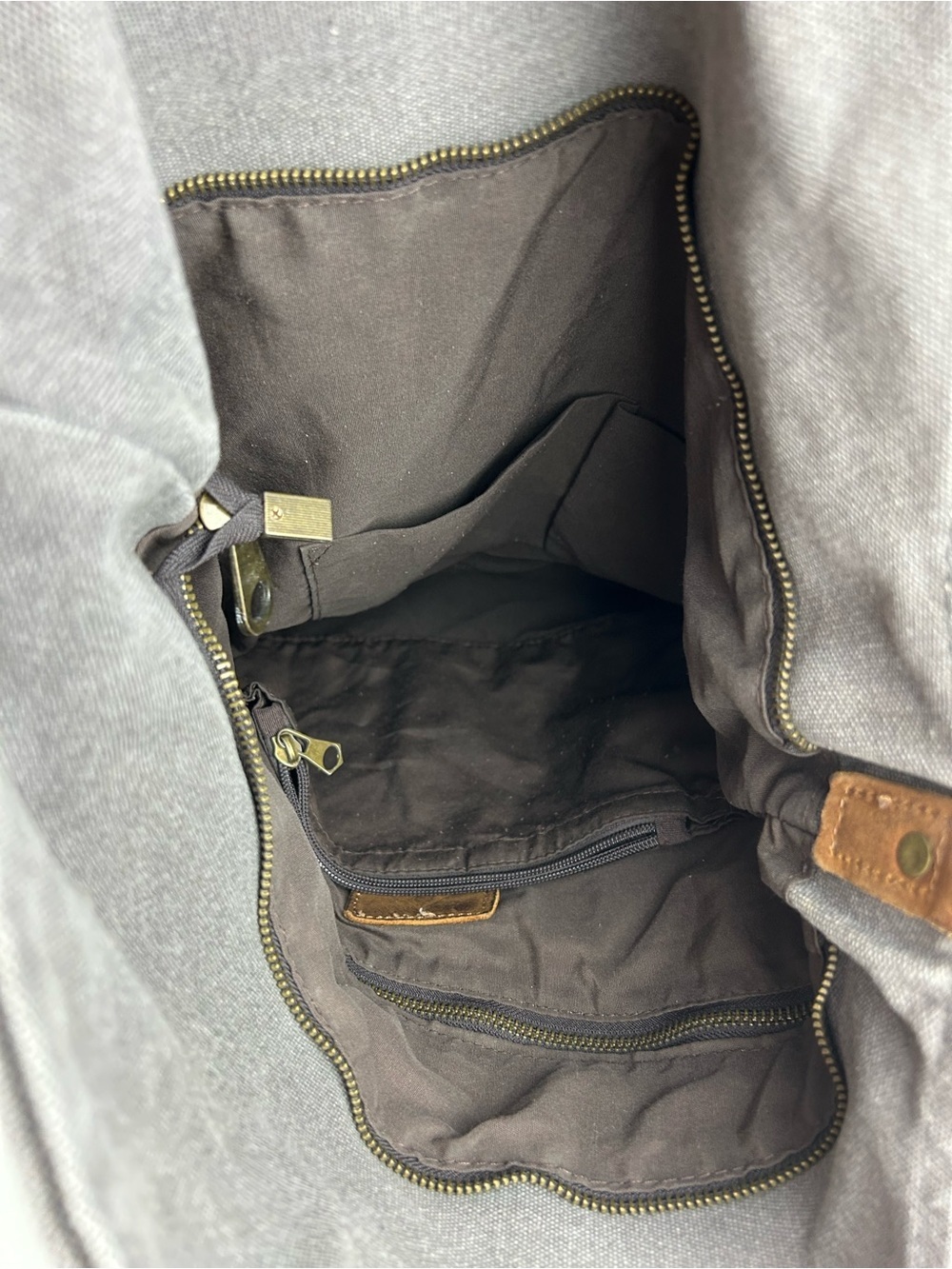 TOM CLOVERS GRAY CANVAS LEATHER STRAP LINED MESSENGER CROSSBODY TOTE BAG - Picture 6 of 10